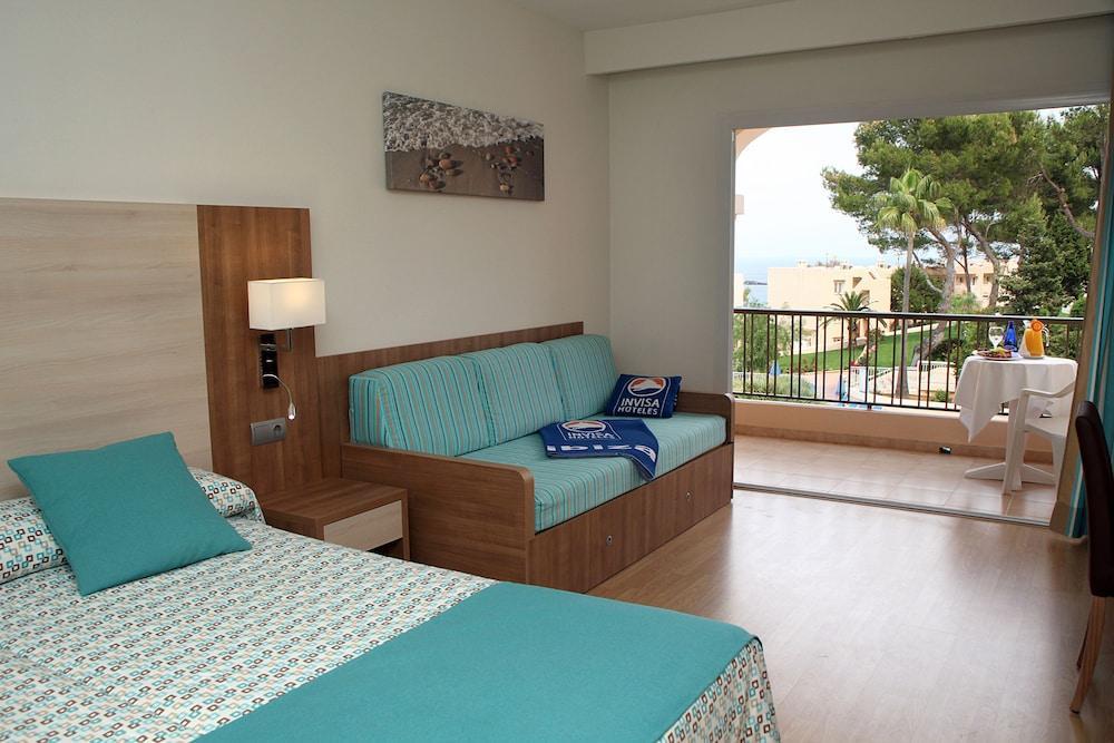 Invisa Hotel Club Cala Blanca Playa DPlaya Des Figueral Kültér fotó