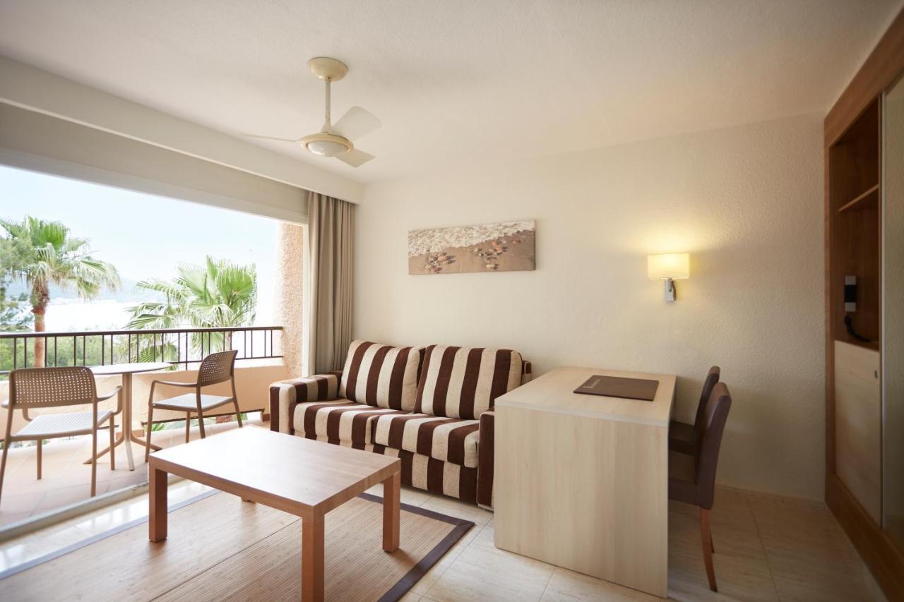 Invisa Hotel Club Cala Blanca Playa DPlaya Des Figueral Kültér fotó