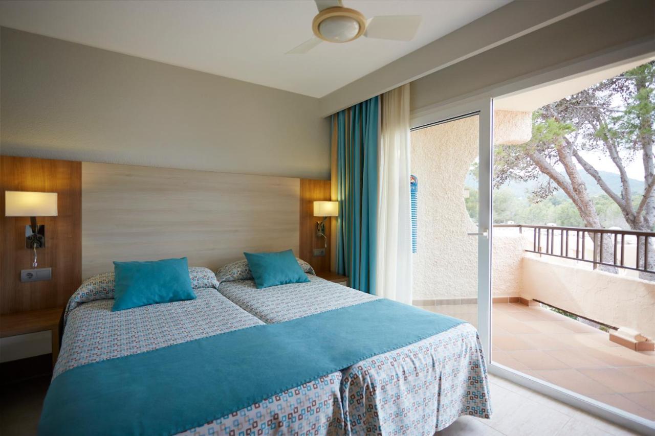 Invisa Hotel Club Cala Blanca Playa DPlaya Des Figueral Kültér fotó