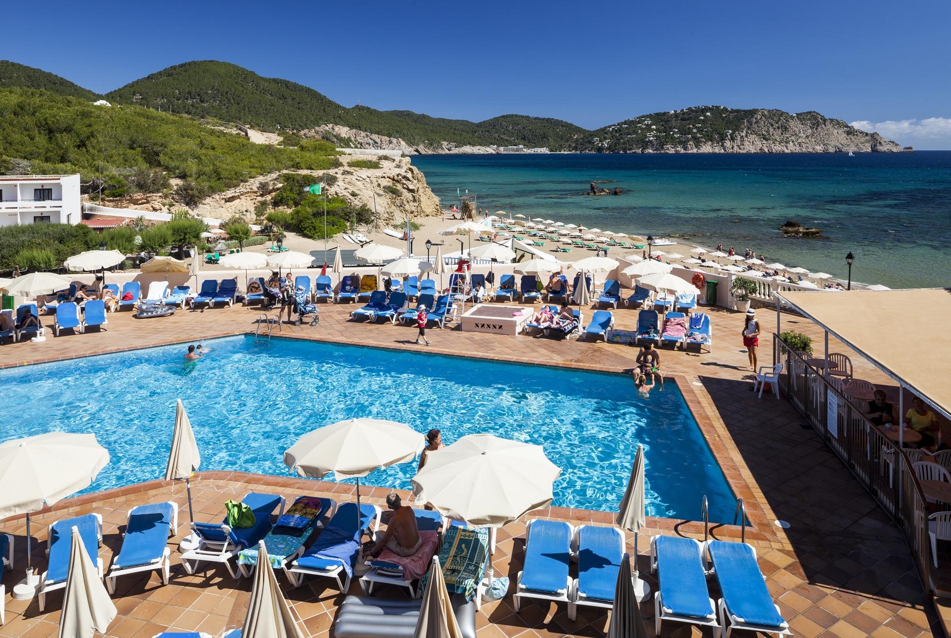 Invisa Hotel Club Cala Blanca Playa DPlaya Des Figueral Kültér fotó