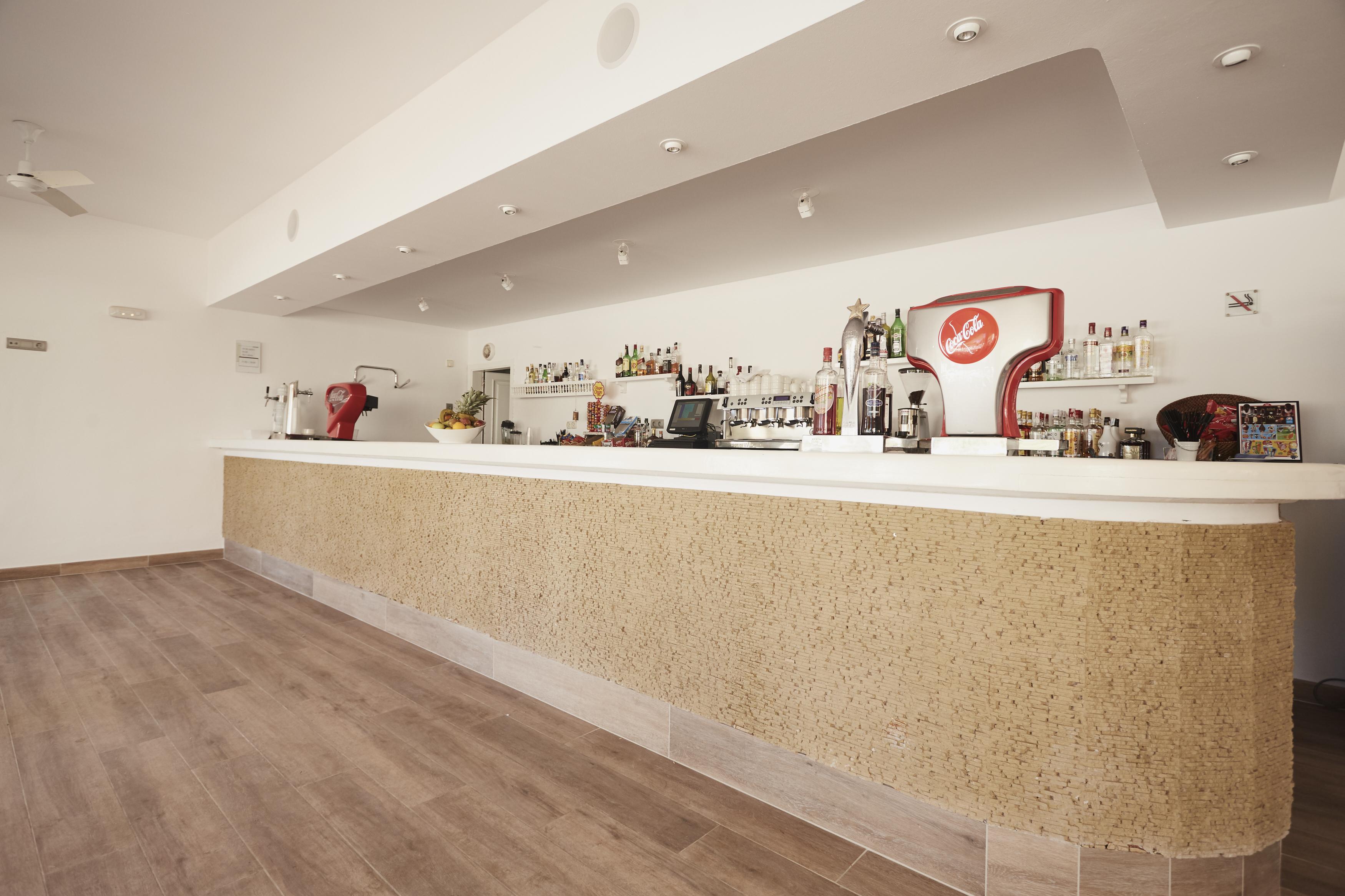 Invisa Hotel Club Cala Blanca Playa DPlaya Des Figueral Kültér fotó