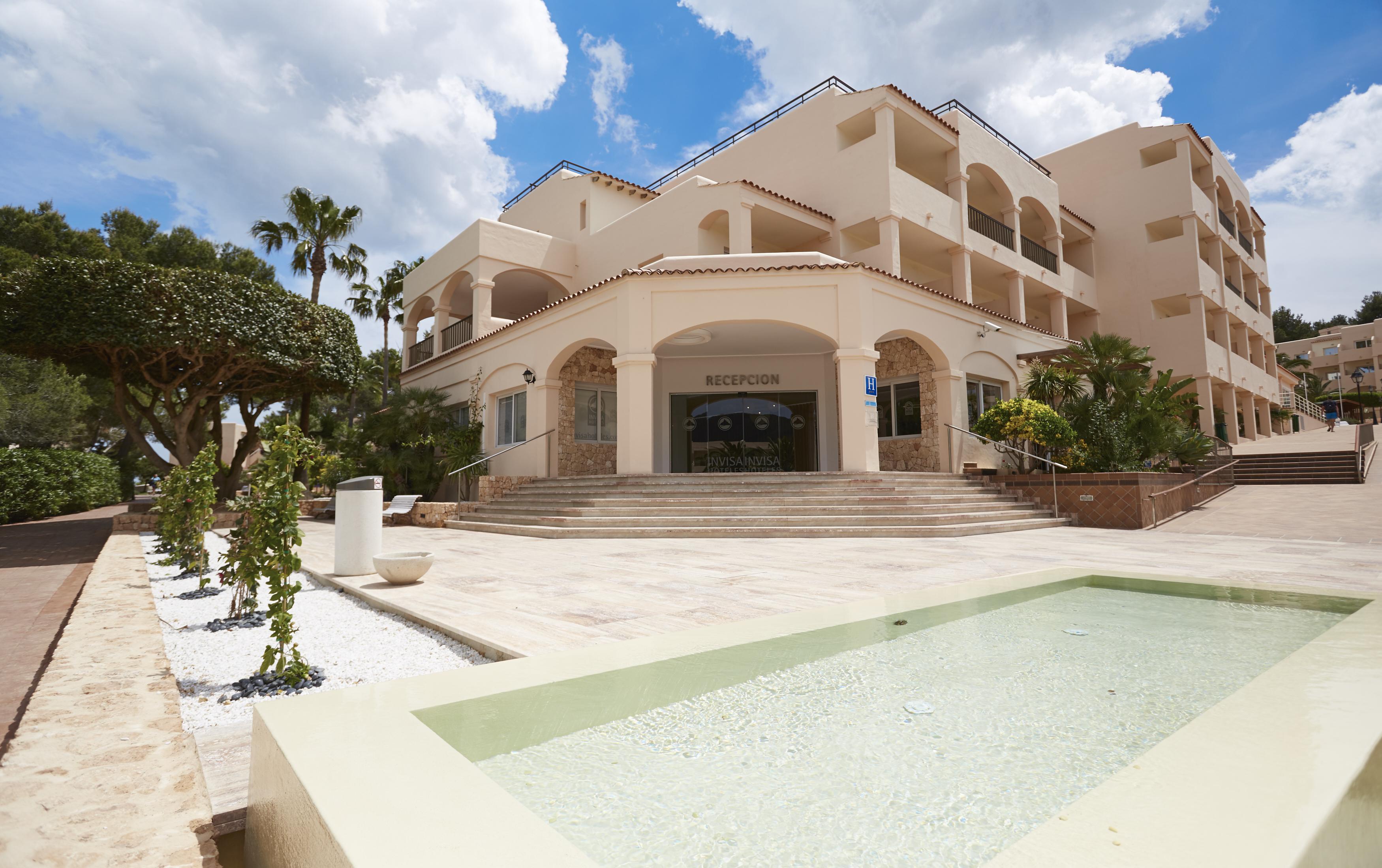 Invisa Hotel Club Cala Blanca Playa DPlaya Des Figueral Kültér fotó