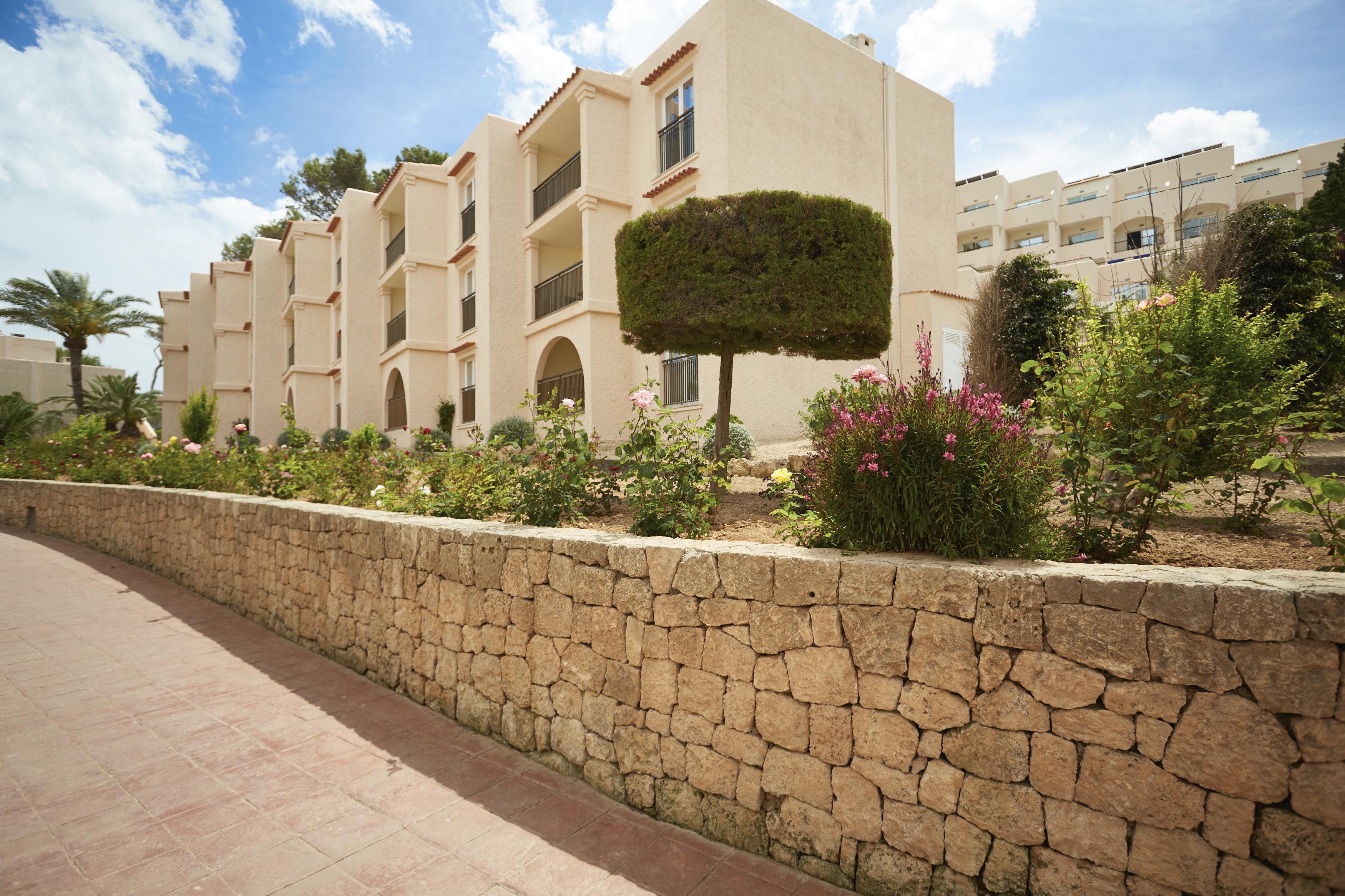 Invisa Hotel Club Cala Blanca Playa DPlaya Des Figueral Kültér fotó