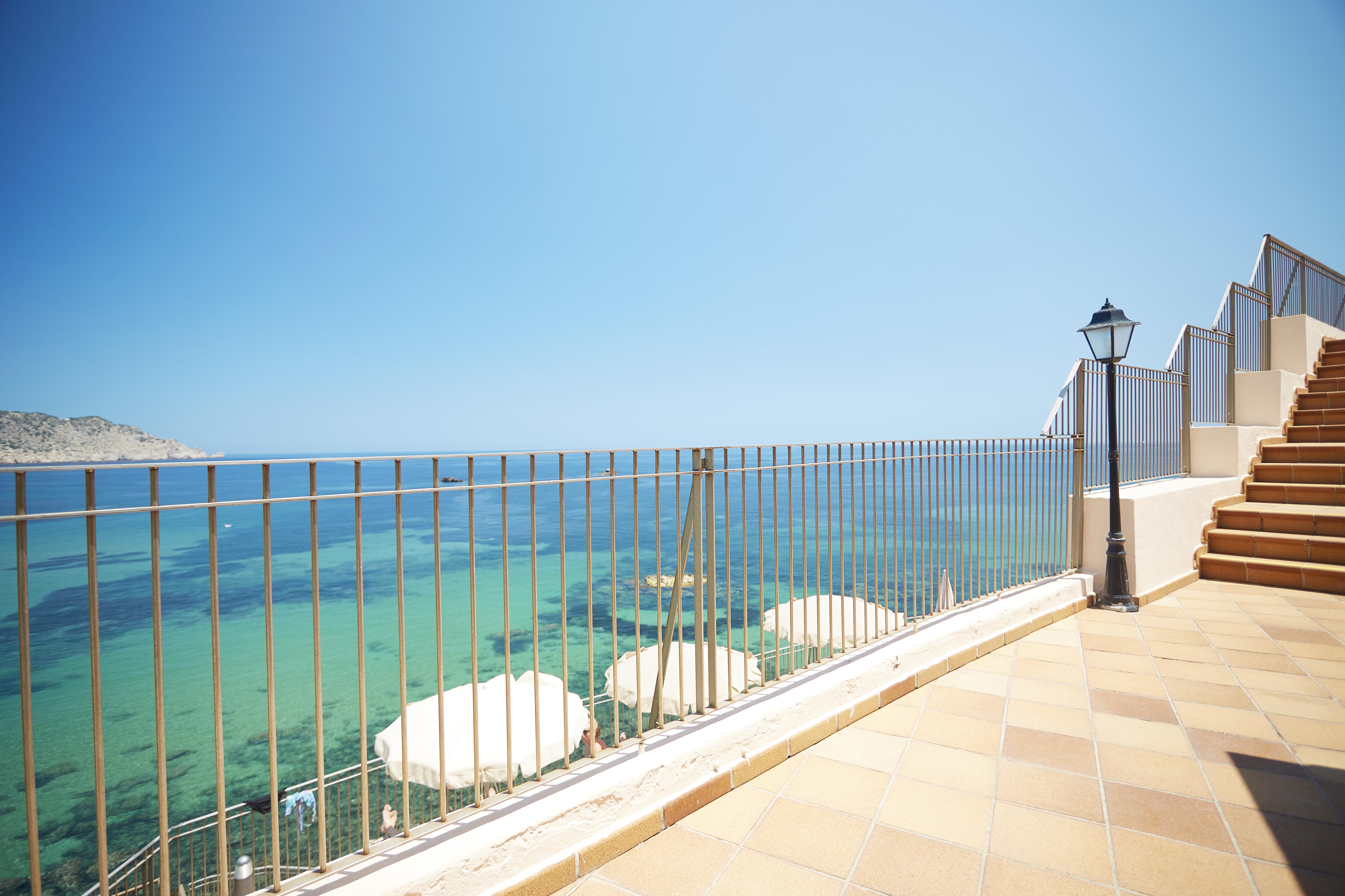 Invisa Hotel Club Cala Blanca Playa DPlaya Des Figueral Kültér fotó