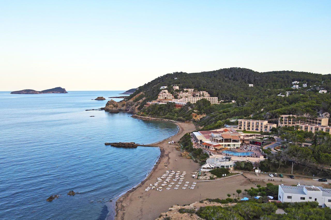 Invisa Hotel Club Cala Blanca Playa DPlaya Des Figueral Kültér fotó