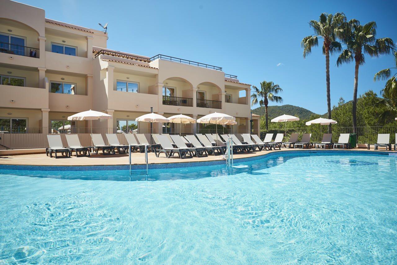 Invisa Hotel Club Cala Blanca Playa DPlaya Des Figueral Kültér fotó