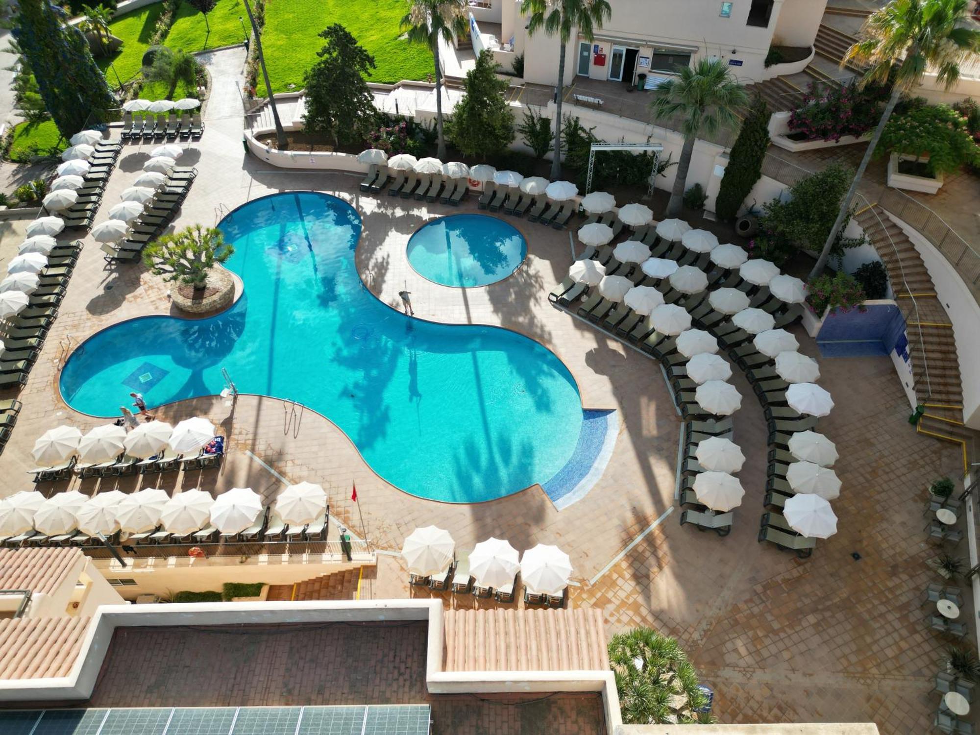 Invisa Hotel Club Cala Blanca Playa DPlaya Des Figueral Kültér fotó