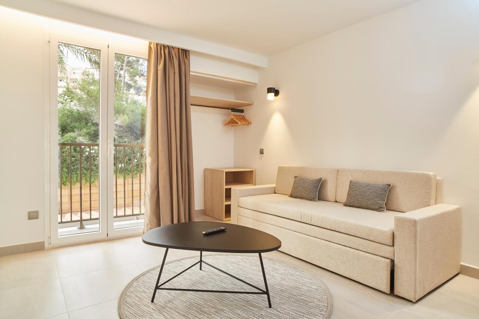 Invisa Hotel Club Cala Blanca Playa DPlaya Des Figueral Kültér fotó