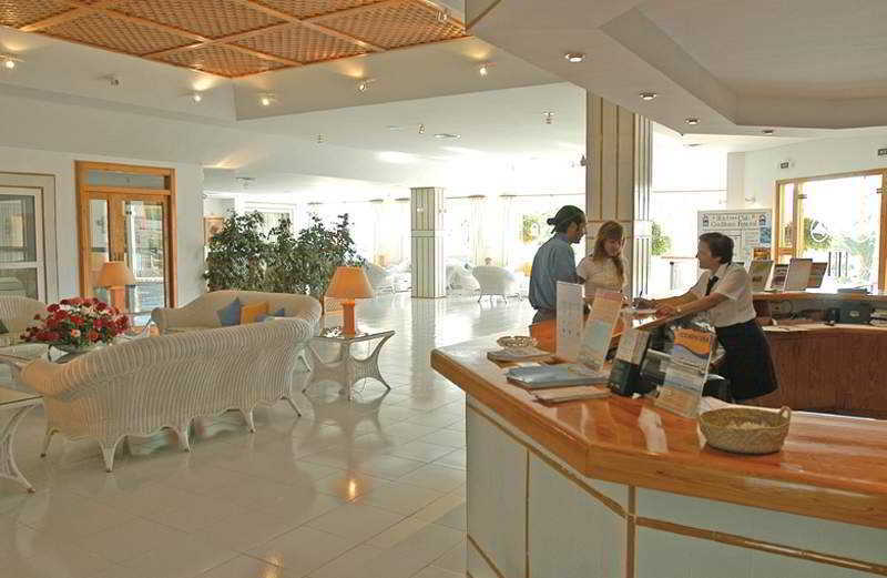 Invisa Hotel Club Cala Blanca Playa DPlaya Des Figueral Beltér fotó